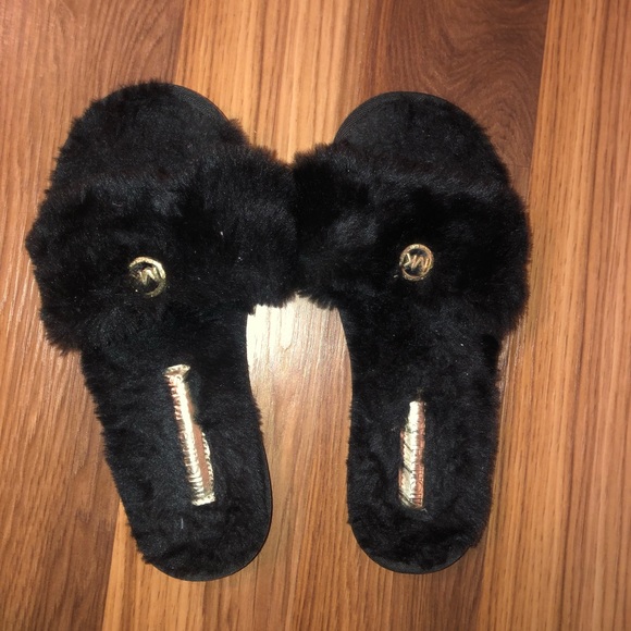 Fuzzy Micheal Kors slippers - Picture 2 of 2